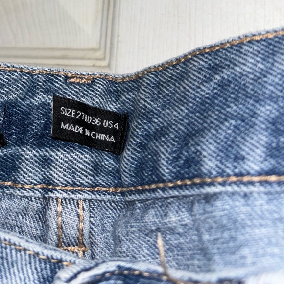 straight open cut  Jeans - Picture 4 of 5